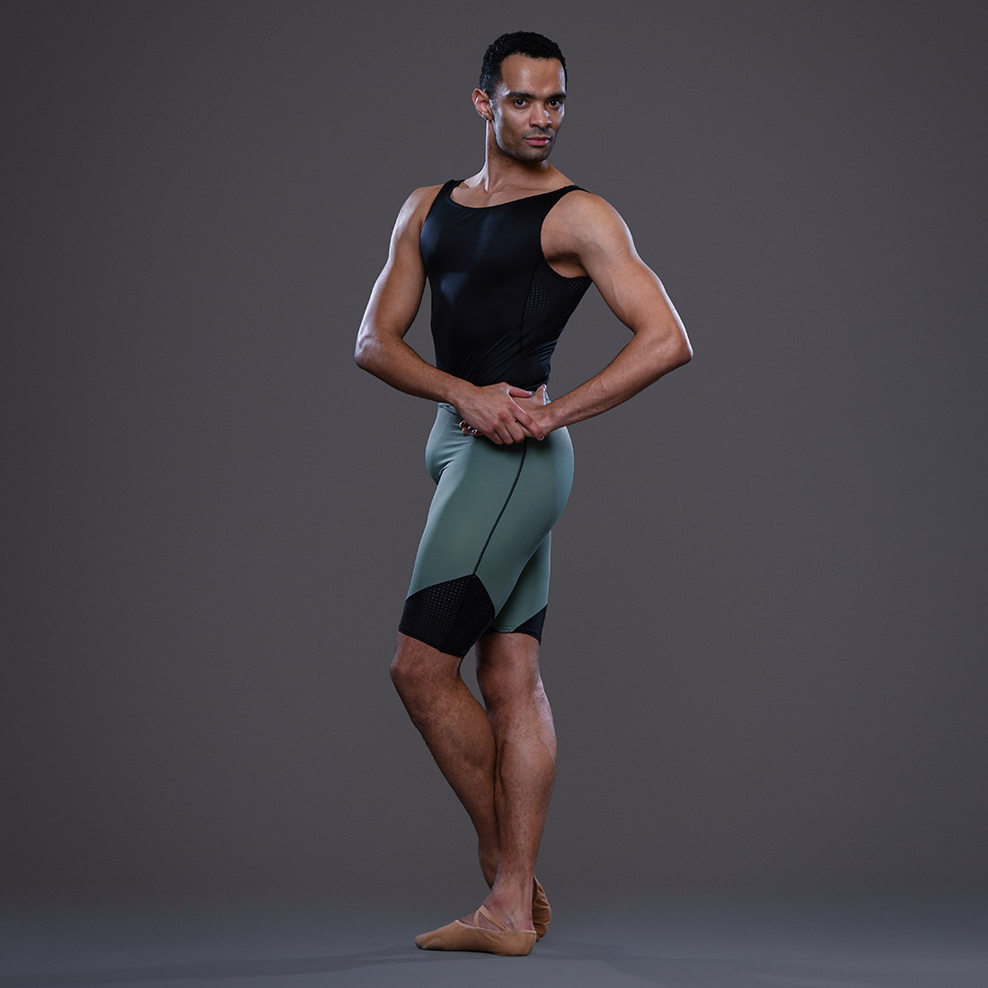 Brandon Lawrence Soloist Ballet Zurich wearing green dance shorts designed by dansez